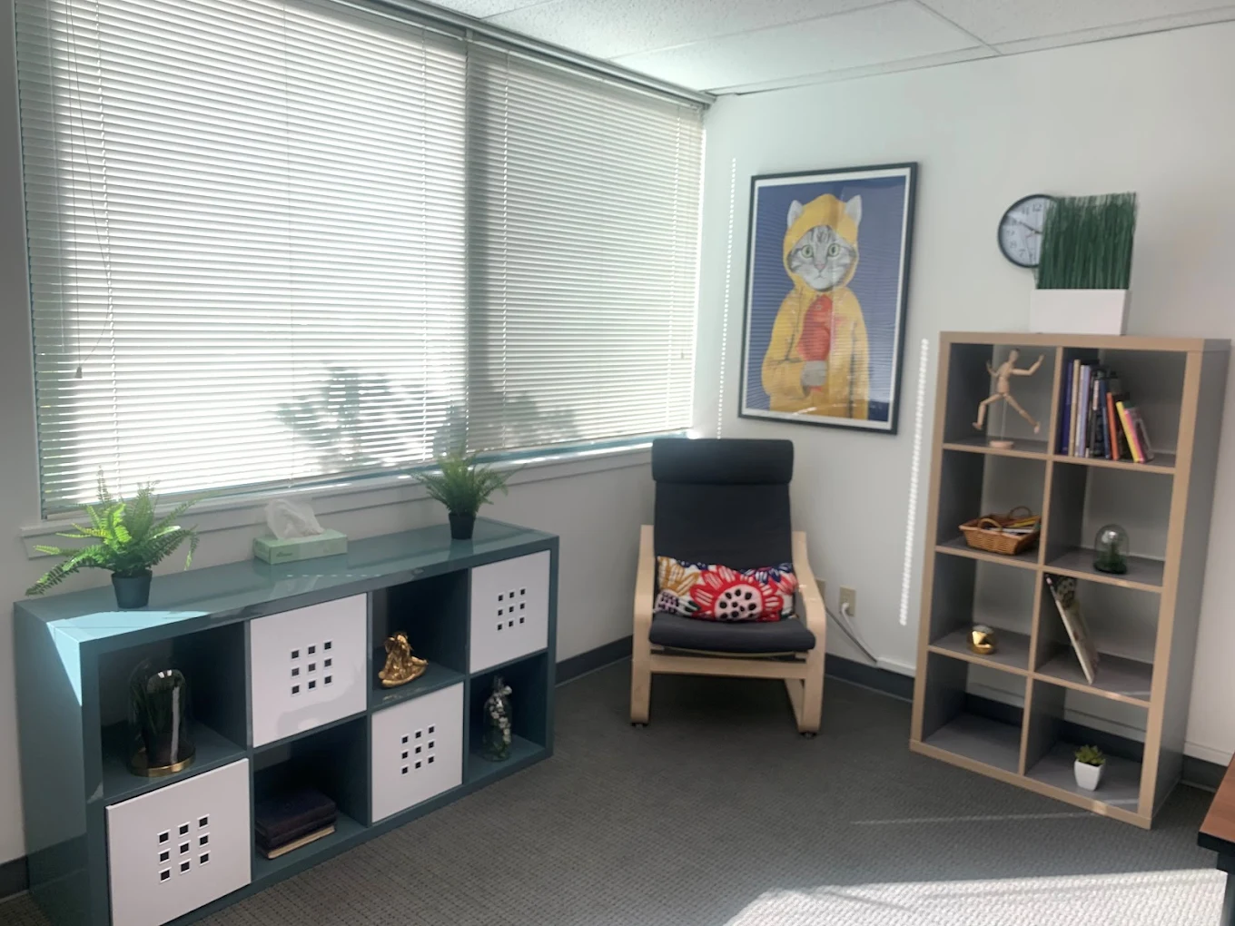 Chair and bookcases in counseling room at Northpoint Imagine Seattle